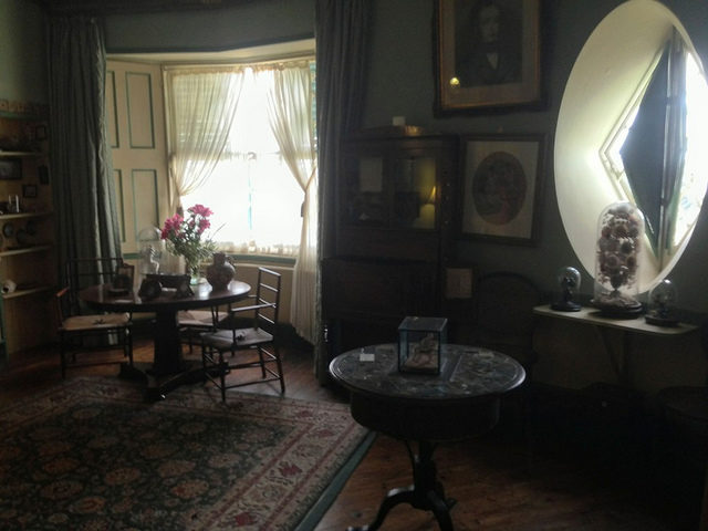The Drawing Room. Author: Glen Bowman. CC BY 2.0