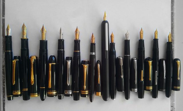 Various contemporary and vintage fountain pens, Author: Ilkin Santak, CC BY-SA 4.0