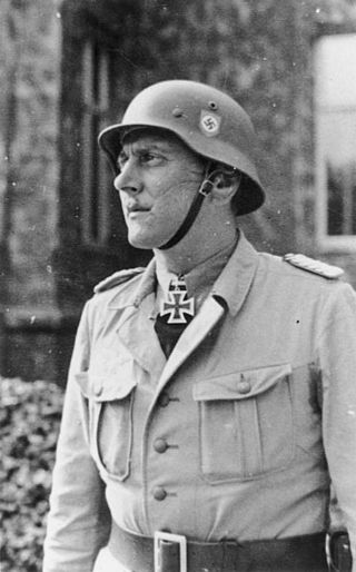 Skorzeny as commander of the SS unit “Friedenthal” Author: Bundesarchiv, Bild 101III-Alber-183-25 / Alber, Kurt CC BY-SA 3.0 de.