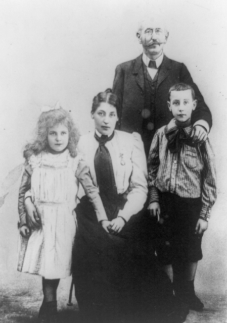 The Dreyfus family, taken in 1905