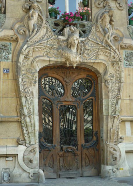 Art Nouveau masterpiece by architect Jules Lavirotte located in Paris. Author: Mark B. Schlemmer. CC BY 2.0.