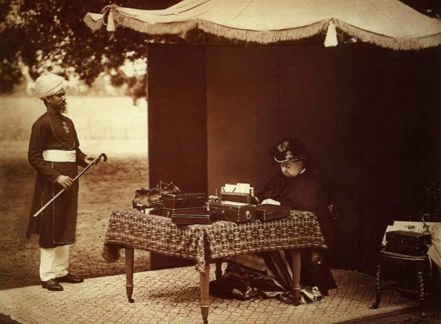 Photo showing both the Queen and her Indian servant, Abdul Karim (1893)