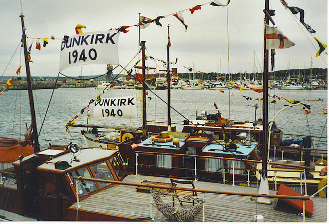 “The Little Ships”, Chatham Navy Days 2002. These are some of the boats used in the evacuation of Allied troops from the beaches of Dunkirk in 1940. Author Colin Smith CC BY-SA 2.0
