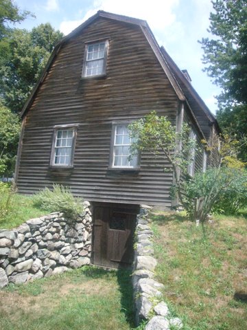 It was built around 1637, and it’s the oldest surviving wood frame house in North America. Author: Swampyank. CC BY 3.0.
