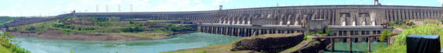 Panoramic view of the Itaipu Dam. Author: Martin St-Amant. CC BY-SA 3.0.