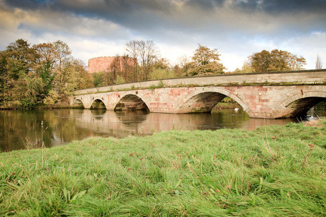 Tamworth Castle and the bridge over the Anker. Author: Tom Lloyd. CC BY-SA 2.0