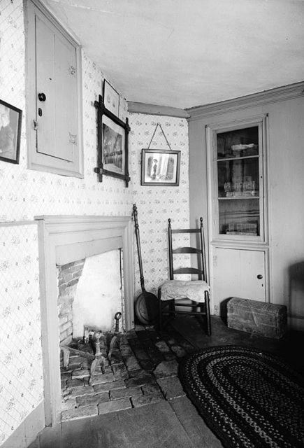 The bedroom on the first floor.