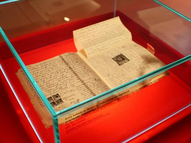Facsimile of the diary of Anne Frank on display at the Anne Frank Zentrum in Berlin, Germany Author: Rodrigo Galindez CC BY 2.0