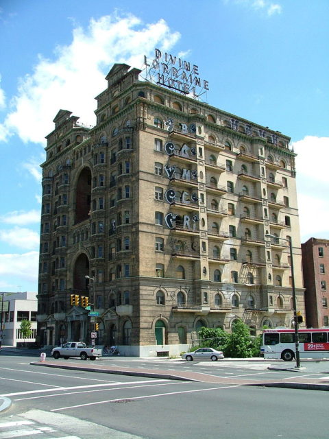 Divine Lorraine Hotel, Philadelphia, PA. Perspective from Southwest. Author: Absecon 59 CC BY-SA 3.0