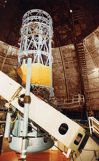 The 100-inch Hooker telescope at Mount Wilson Observatory that Hubble used to measure galaxy distances and a value for the rate of expansion of the universe. Author: Andrew Dunn, CC-BY SA 2.0
