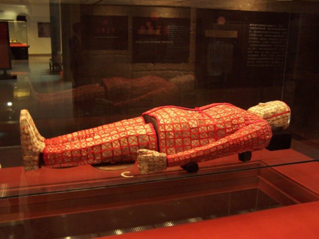 Jade burial suit at the Museum of the Mausoleum of the Nanyue King, in Guangzhou. CC BY-SA 2.5