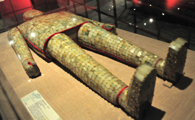 Jade burial suit at the Capital Museum in Beijing Author: gongfu_king CC BY-SA2.0