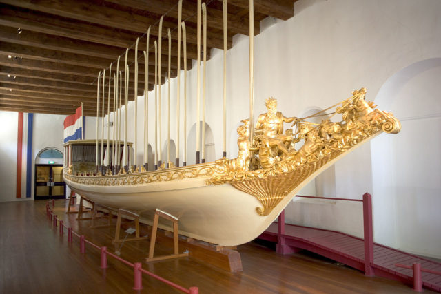 The bow of the Royal Barge. Author: Naval Museum CC BY-SA 3.0
