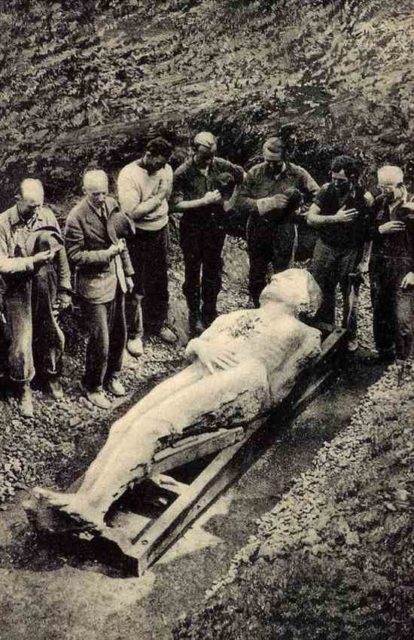 Excavation of the “Cardiff Giant” in 1869