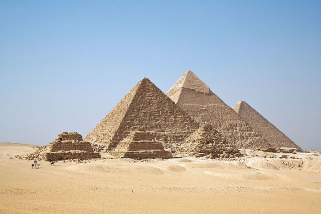 Giza pyramids Author: Ricardo Liberato CC BY-SA 2.0