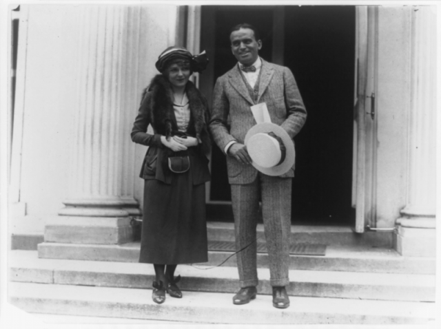 Douglas Fairbanks and Mary Pickford standing outside the White House. 1920