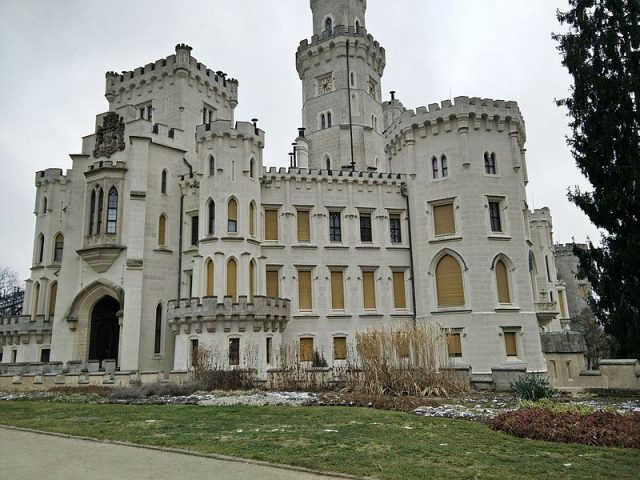 Hluboka Castle in Czech RepublicAuthor: DatGuy – Own workCC BY-SA 3.0
