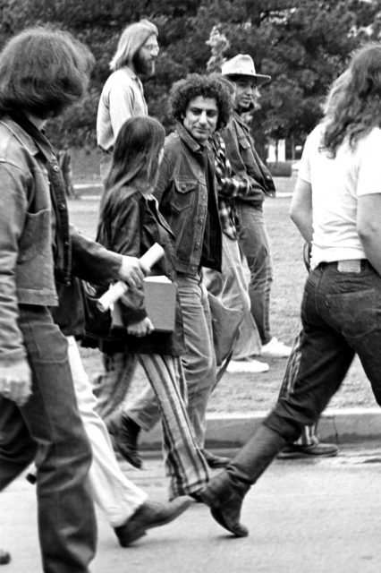 Abbie Hoffman visiting the University of Oklahoma to protest the Vietnam War. Author: Richard O. Barry CC BY 2.0
