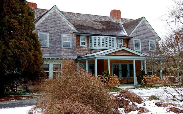 Front side of Grey Gardens Author : Taber Andrew Bain CC BY 2.0