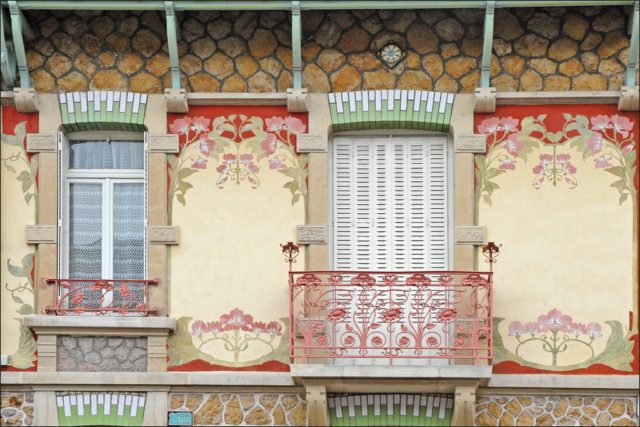 Decor of a house on rue Félix Faure. Author:  dalbera  CC BY2.0