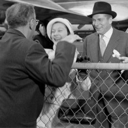 MGM film director George Cukor, greeting Laurence Olivier and his wife actress Vivien Leigh at airport in Los Angeles, Calif., 1957