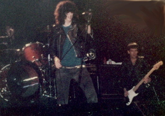 Joey and Dee Dee Ramone in concert, 1983