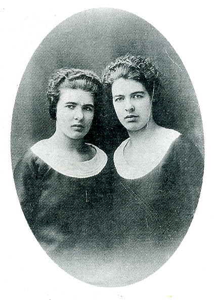 Léa and Christine Papin (left to right)