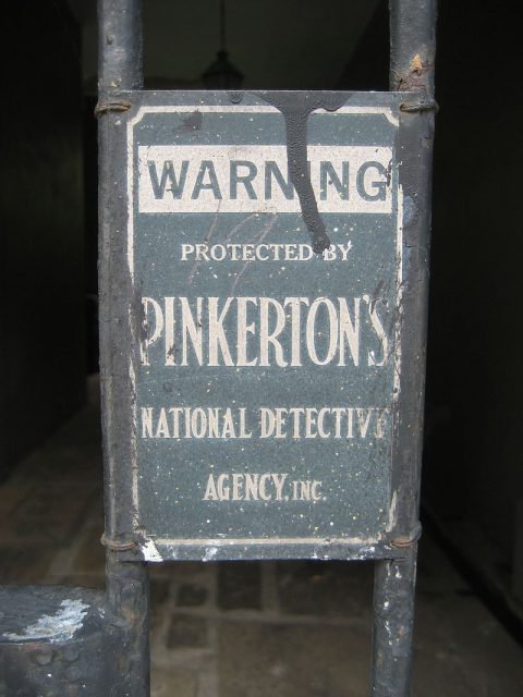 Protected by Pinkerton’s” sign, French Quarter, New Orleans Photo:Infrogmation CC BY-SA 3.0