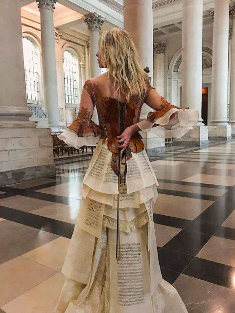 Violin dress – Photo: Sylvie Facon