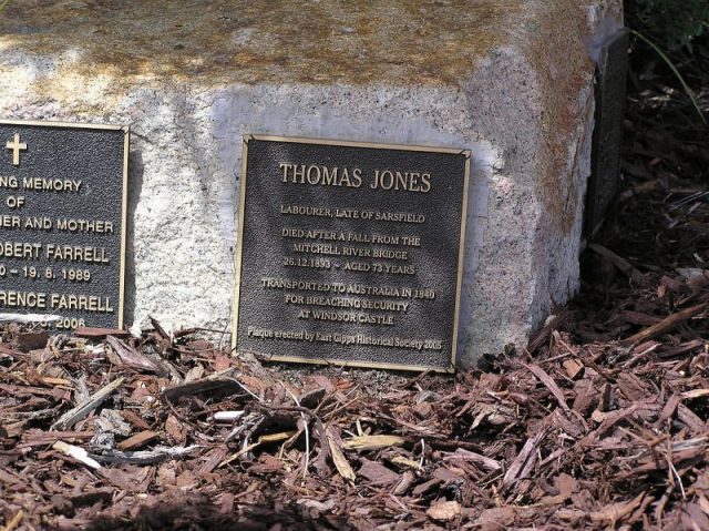 A memorial plaque belonging to Edward Jones, Photo: ALFAMAX1, CC BY-SA 3.0