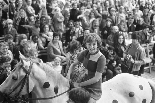 Inger Nilsson at the age of 12 as Pippi Longstocking at the RAI in Amsterdam 1972 Peters, Hans / Anefo – Nationaal Archief CC BY-SA 3.0 nl