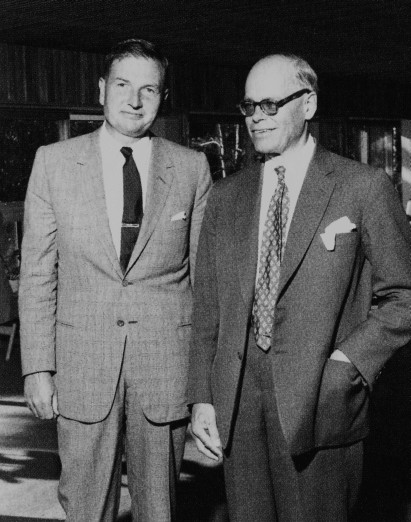 Photograph of the American bank director David Rockefeller and the Finnish bank director Göran Ehrnrooth (1905–1996) of Yhdyspankki in Vuosaari, Helsinki, Finland.