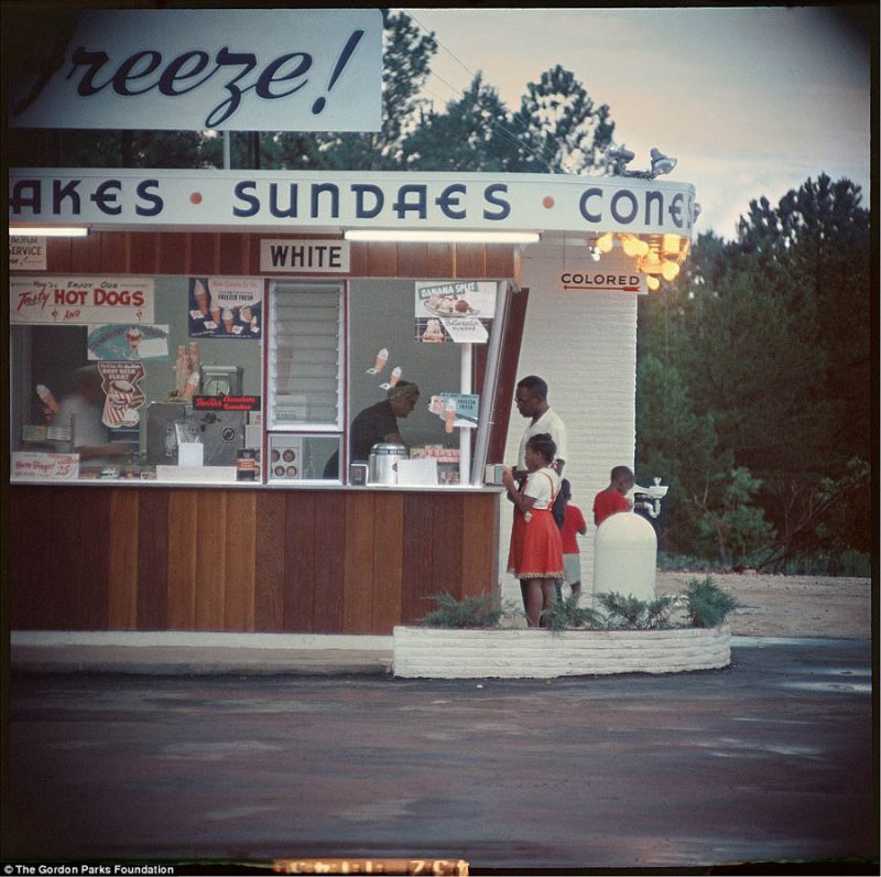 https://www.thevintagenews.com/wp-content/uploads/2015/05/Alabama-eatery-where-a-family-orders-ice-cream-from-the-%E2%80%9Ccolored%E2%80%9D-side-of-the-counter..jpg
