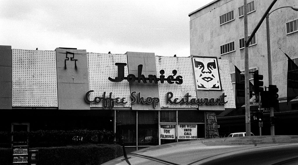 Johnie's Coffee Shop, Los Angeles. North-West corner of Wilshire and Fairfax. Photo found on wikipedia