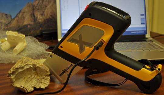 Handheld XRF instrument analysing a fossil Eland (Taurotragus oryx) horn core from Elandsfontein, a Middle Pleistocene locality in the Western Cape of South Africa. source