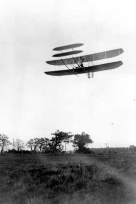 Wright Flyer III piloted by Orville over Huffman Prairie, October 4, 1905. Flight #46, covering 20 3⁄4 miles in 33 minutes 17 seconds; last photographed flight of the year.