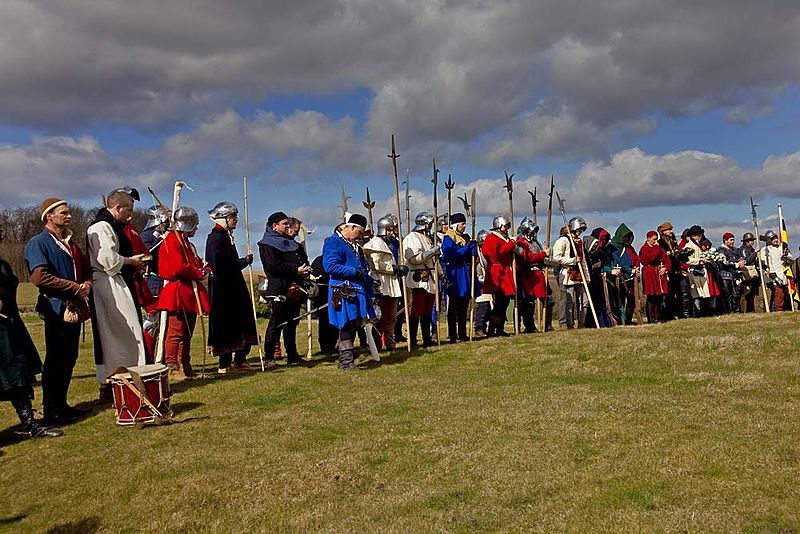 Re-enactors from the Towton Battlefield Society give a moment of silence in respect to the dead of the battle. source