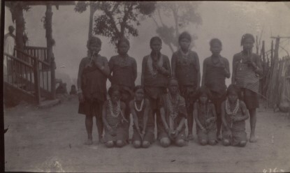 A group of Chin girls from the Kyauksit Valley (Yindus)