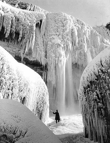 Cave of the Winds in Winter, Niagara Falls, ca. 1900s
