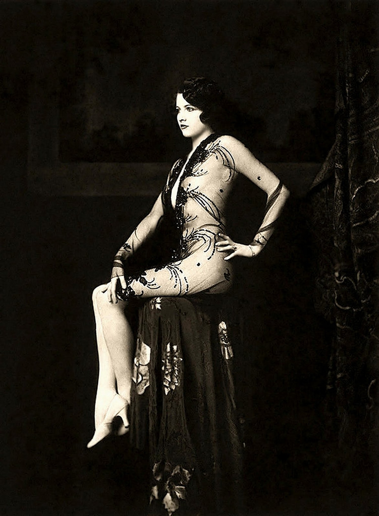 Jean Ackerman (Ziegfeld Follies showgirl) photographed by Alfred Cheney Johnston - ca. 1928