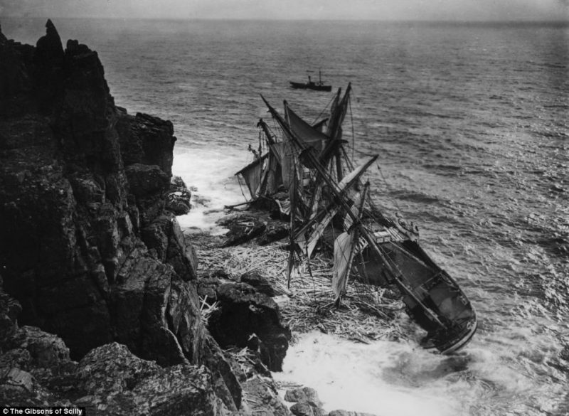 The Norwegian sailing ship the Hansy,was wrecked in November 1911 on the eastern side of the Lizard in Cornwall. Three men were rescued by lifeboat and all of the rest of the passengers managed to escape up onto the rocks. 