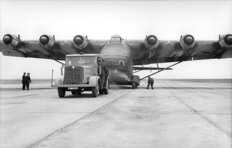 Reichsgebiet, LKW, Flugzeug Me 323 Gigant