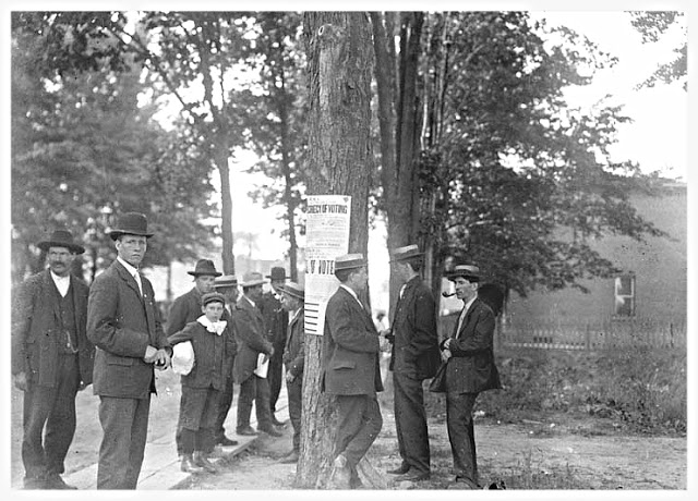 Election Day in front of Ottawa East town hall, 1908