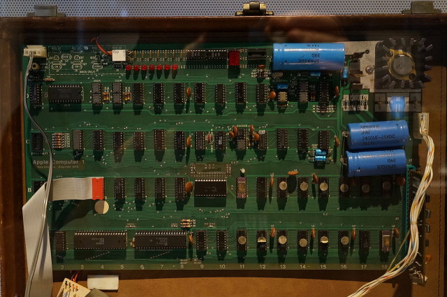 Original 1976 Apple 1 Computer PCB. From the Sydney Powerhouse Museum collection. Photo by Binarysequence – Own work CC BY-SA 4.0