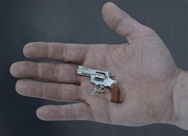 The tiny firearm measures just more than 2 inches, weighs less than 1 ounce and it fires bullets made by SwissMiniGun (2.34 mm caliber). Swiss mini Gun in hand
