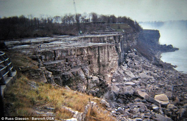 Two rockslides from the plate of the falls in 1931 and 1954 had caused a large amount of rock to be collected at the base 