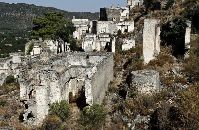 Ruins. Author: Nikodem Nijaki CC BY-SA 3.0