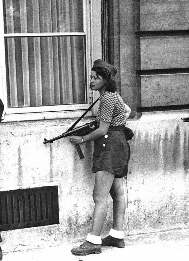 18 year-old French Résistance fighter, Simone Segouin, AKA Nicole Minet, Paris, 19 August 1944