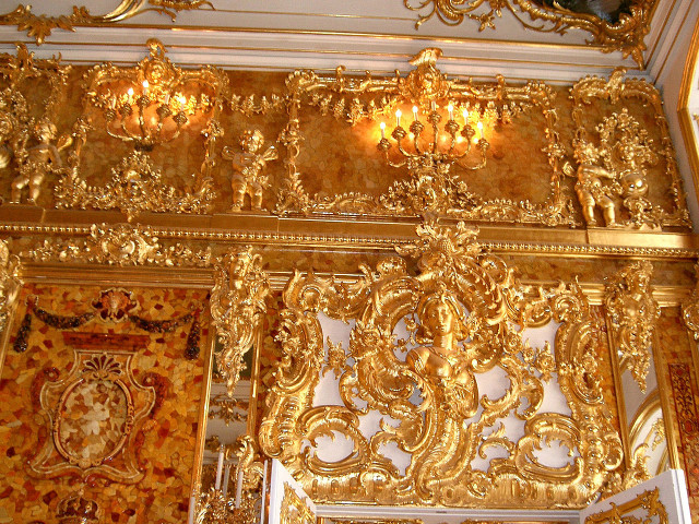 An angel statue featured on the wall of the Amber Room.Source
