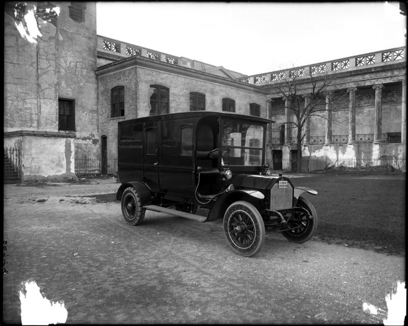 Delivery truck for The N.W. Harris Public School Extension of Field Museum of Natural History, 1914
